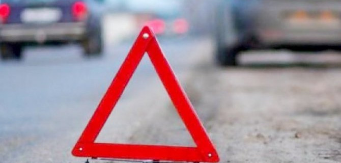 В Сыктывкаре автомобиль сбил ребёнка на переходе, а затем женщину на тротуаре, после чего оказался на встречной полосе