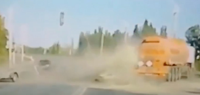 Видео смертельного ДТП под Новошахтинском, где бензовоз сбил «Жигули», попало в Сеть