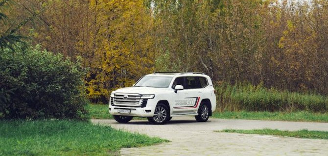 ЗНАКОМСТВО С ЛЕГЕНДОЙ: ПРЕЗЕНТАЦИЯ LC300 ОТ «БИЗНЕС КАР»