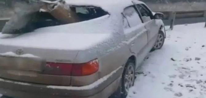 В Иркутской области автомобиль пробило ограждение – погибла женщина