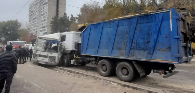 Три человека пострадали в ДТП с маршруткой в Воронеже