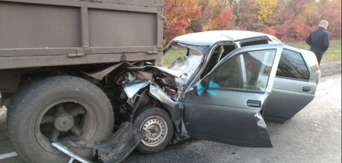 В Воронежской области в ДТП с КамАЗом погибли два человека