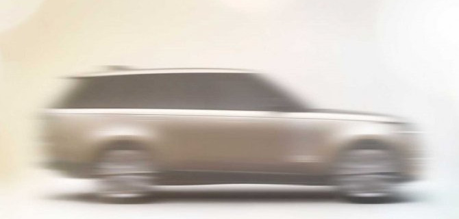 Появились тизеры нового поколения Range Rover — один размытый, другой с новой радиаторной решёткой