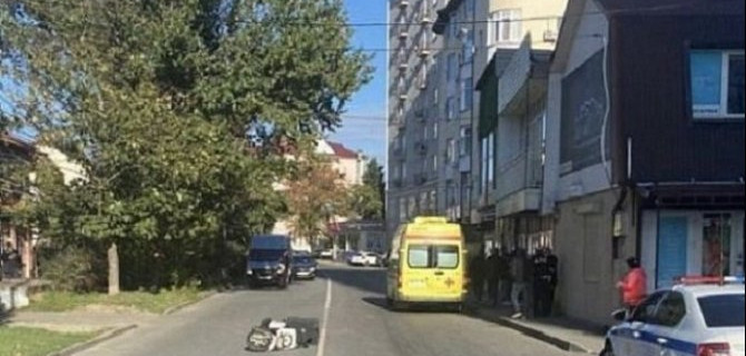 В Сочи мопед сбил подростка