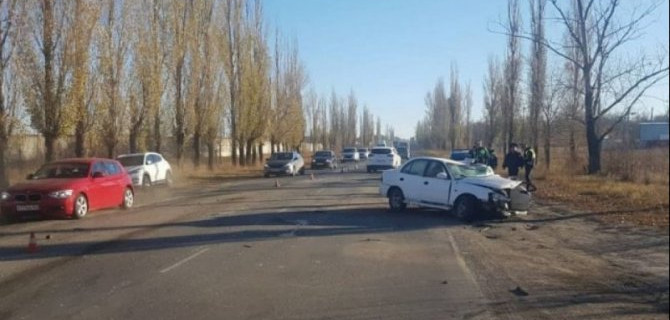 В ДТП с КамАЗом под Ростовом пострадал человек