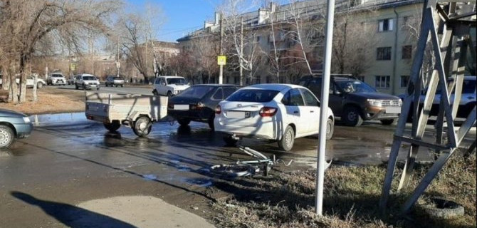 В Орске «Лада» сбила пожилого велосипедиста