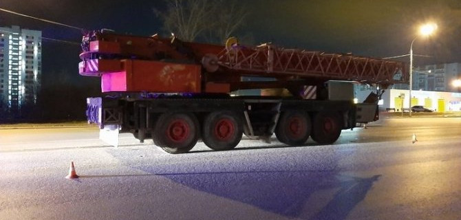 В Новосибирске автокран насмерть задавил мужчину