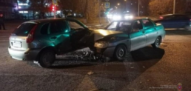 В ДТП в Волжском пострадала водитель «Калины»