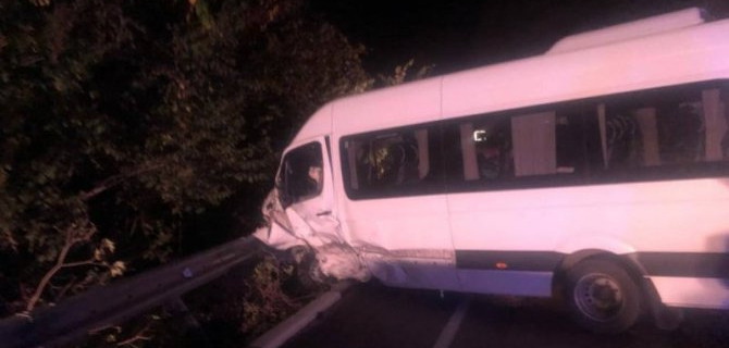 Два человека погибли в ДТП с микроавтобусом в Сочи