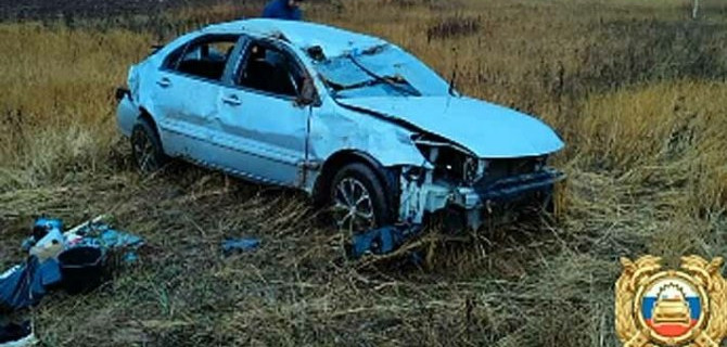 При опрокидывании автомобиля в Башкирии погиб водитель