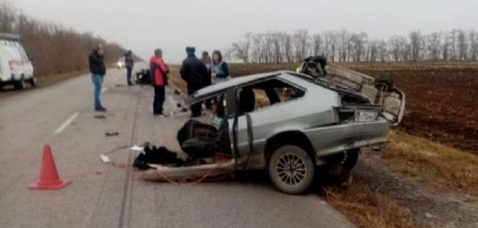 Мужчина и ребенок погибли в ДТП в Ростовской области