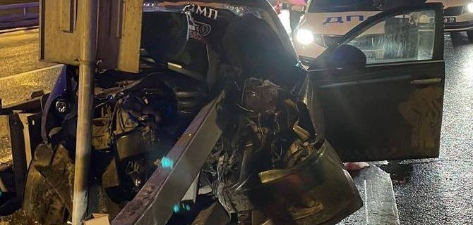 Три человека пострадали в ДТП с такси в Москве