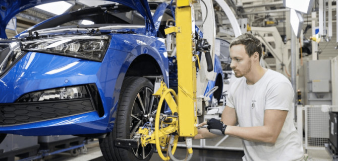 Фаворит Моторс предложил своим клиентам доставить автомобиль в сервис онлайн