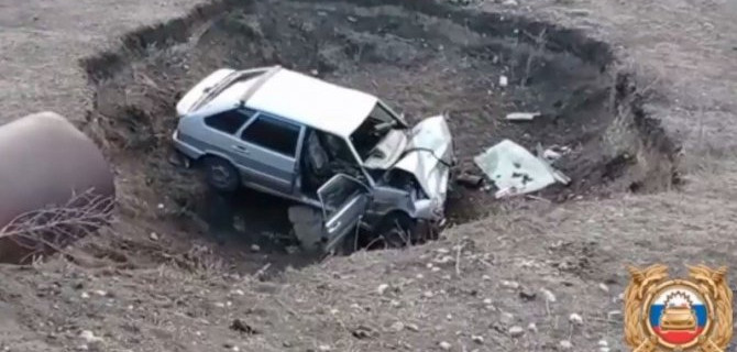 В Башкирии ВАЗ вылетел в яму – водитель погиб