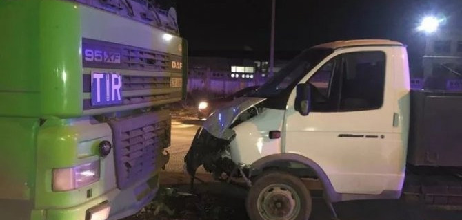 В Балакове в ДТП на автостоянке погиб водитель «Газели»