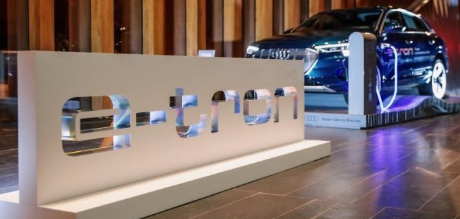 Ауди Центр Таганка, Ауди Центр Варшавка и Ауди Центр Восток представили электрокар Audi e-tron на концерте легендарной поп-группы A’STUDIO