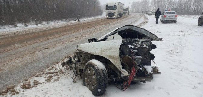 В ДТП в Самарской области разорвало машину – погибла женщина