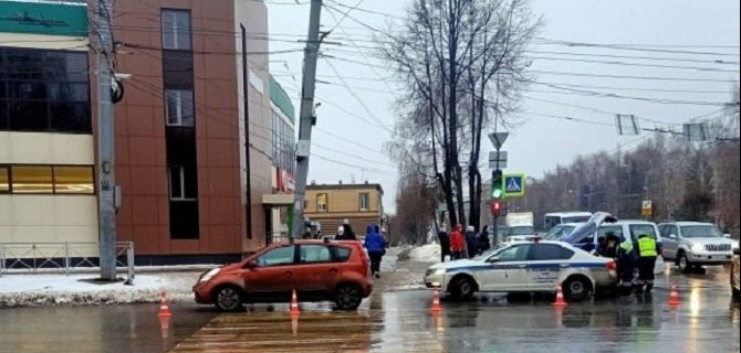 В Йошкар-Оле женщина сбила пешехода на переходе