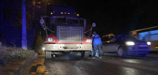 В Волгограде большегруз насмерть сбил пешехода