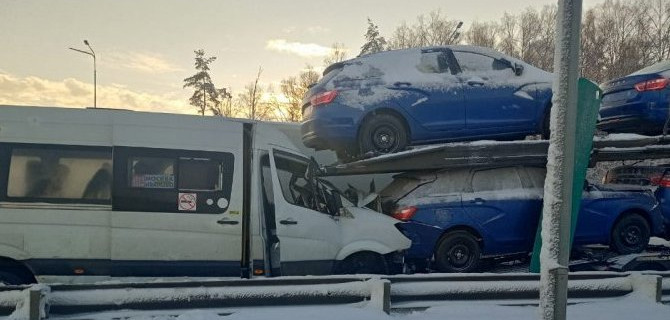 Во Владимирской области столкнулись два «Мерседеса» — пассажирский автобус и автовоз
