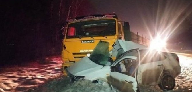 Водитель «Лады» погиб в ДТП с грузовиком в Удмуртии