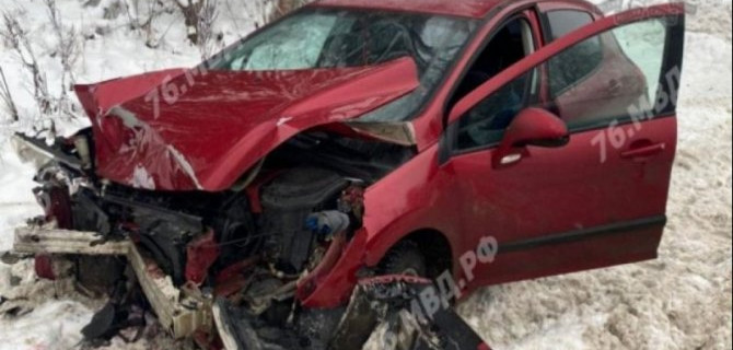 Пять человек, в том числе двое детей, пострадали в ДТП в Рыбинске