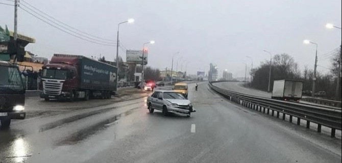 На Вольском тракте в Саратове насмерть сбили мужчину