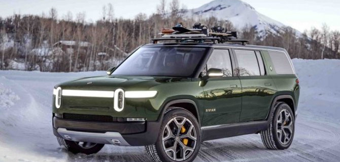 Первые электромобили Rivian R1S доставлены заказчикам