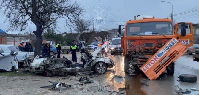Два человека погибли в ДТП с бетономешалкой в Севастополе