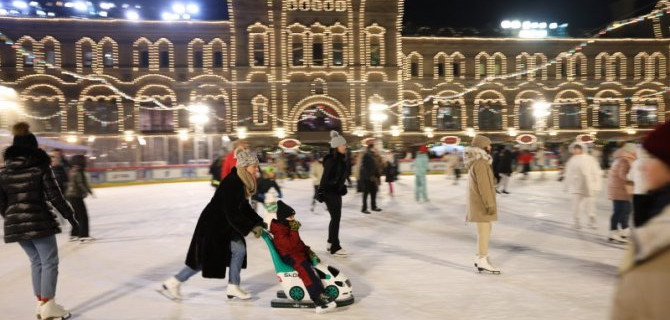 SKODA AUTO Россия выступает официальным партнером ГУМ- Катка на Красной площади в период с 29 декабря 2021 года по 28 февраля 2022 года 