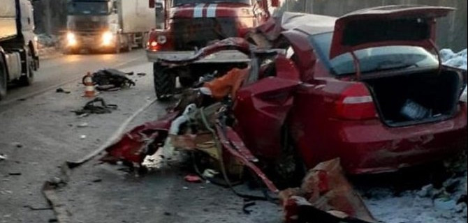 Таксист и младенец погибли в ДТП в Свердловской области