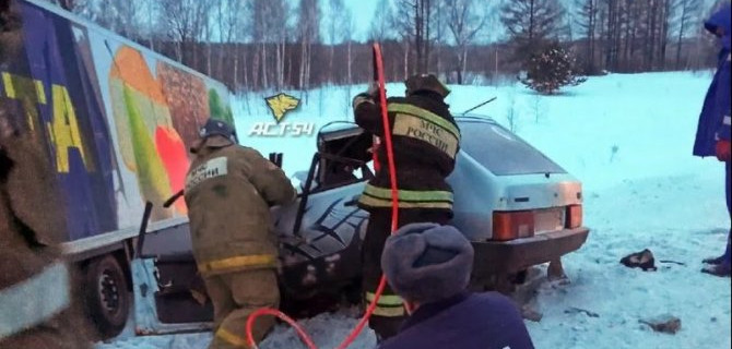 Два человека погибли в ДТП с большегрузом в Новосибирской области