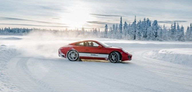 Клиенты Порше Центра Таганка протестировали автомобили Porsche на зимнем треке