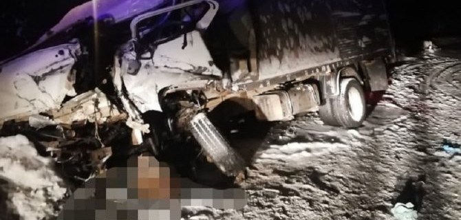 В Иркутской области в ДТП с лесовозом погиб человек