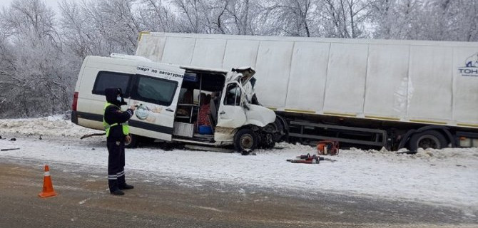Под Липецком в ДТП с грузовиком погиб человек