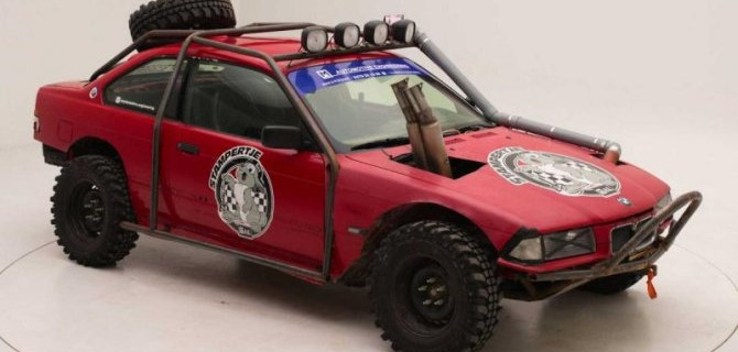 Старое купе BMW превратили в брутальный вездеход