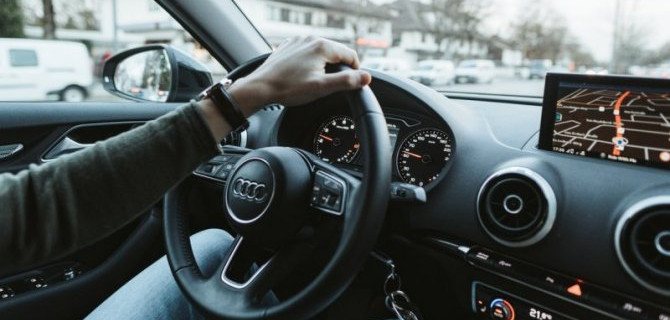 Инструктор или автошкола: что выбрать?