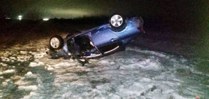 Под Волгоградом при опрокидывании автомобиля пострадал человек