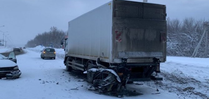 В ДТП с грузовиком в Самарской области погиб человек