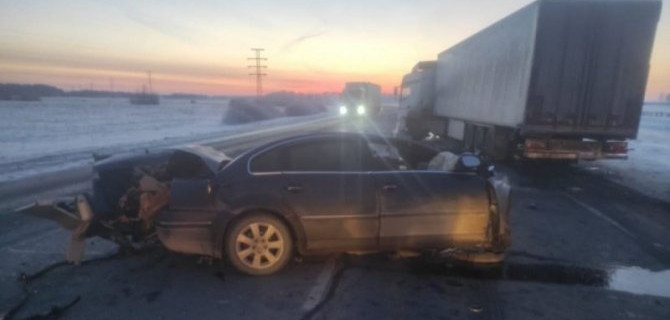 В ДТП с КамАЗом в Новосибирской области погиб человек