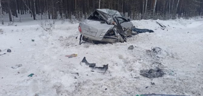 Беременная женщина и девочка погибли в ДТП в Тюменской области