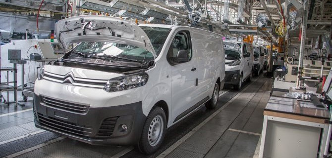 Stellantis приостановил вывоз своих автомобилей из России, а также поставки в Россию