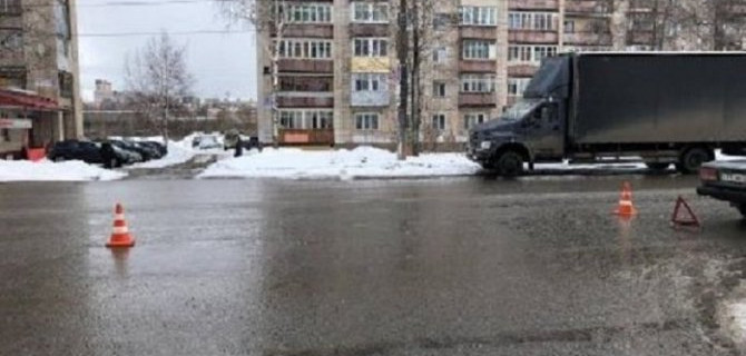 В Кирове автомобиль сбил велосипедиста