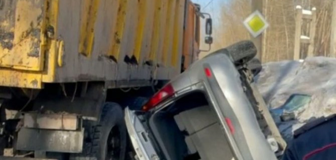 В ДТП с самосвалом в Пермском крае погибла женщина