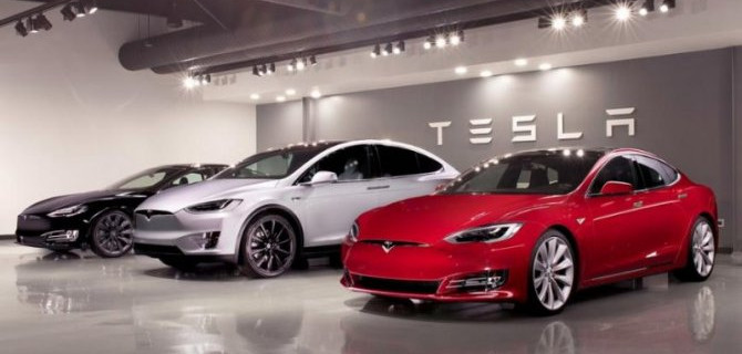 Tesla вновь повысила цены на свои электромобили