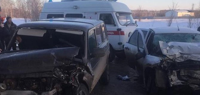 Под Оренбургом смертельное ДТП — водитель погиб, четверо пострадало