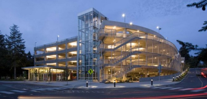 В России появились правила парковки для электромобилей и машин с ГБО