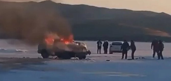 ДТП на Байкале — сгорели столкнувшиеся лодка и автомобиль
