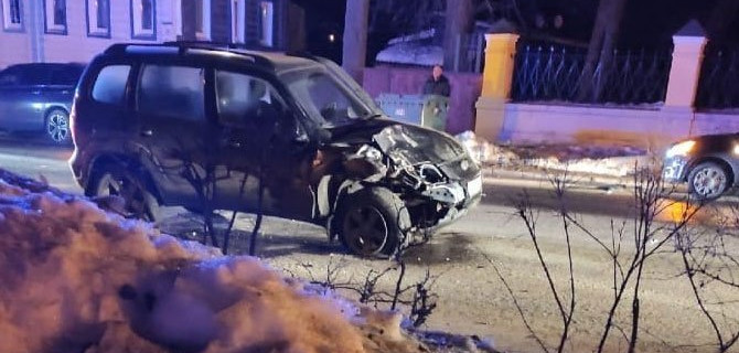 В Суздале иномарка с пьяным водителем врезалась в повозку с лошадью — есть пострадавшие