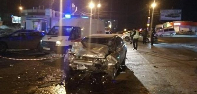 В смертельном ДТП в Хабаровске столкнулись две иномарки — трое мужчин в одной и три женщины в другой